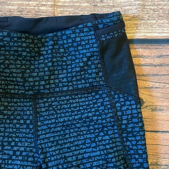 Lululemon Free Runner Crop Leggings - Picture 4 of 7